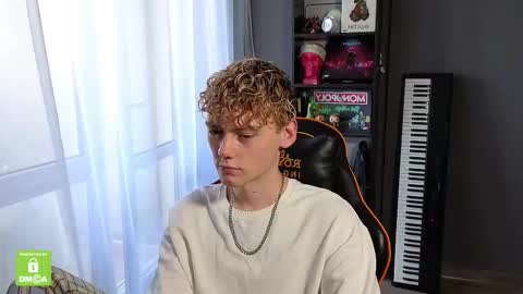 Snapshot of kirill_20_cm chatting on 09/19/25, 08:16 Kirill and Andrey online show from 09/19/25, 08:16