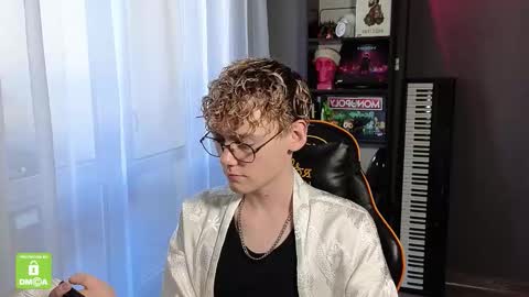 Snapshot of kirill_20_cm chatting on 09/22/25, 06:37 Kirill and Andrey online show from 09/22/25, 06:37