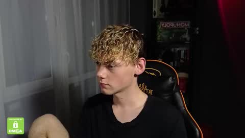 Snapshot of kirill_20_cm chatting on 10/12/25, 08:08 Kirill and Andrey online show from 10/12/25, 08:08