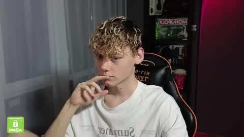 Snapshot of kirill_20_cm chatting on 10/20/25, 11:27 Kirill and Andrey online show from 10/20/25, 11:27