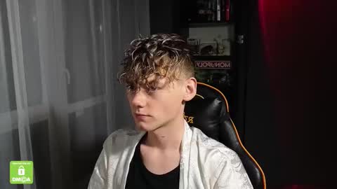 Snapshot of kirill_20_cm chatting on 11/10/25, 01:37 Kirill and Andrey online show from 11/10/25, 01:37