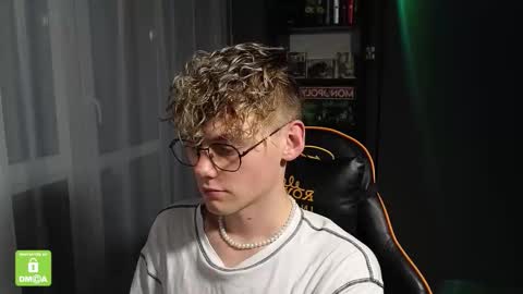 Snapshot of kirill_20_cm chatting on 11/11/25, 04:01 Kirill and Andrey online show from 11/11/25, 04:01