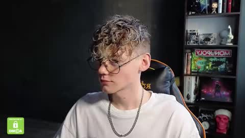 Snapshot of kirill_20_cm chatting on 11/20/25, 01:11 Kirill and Andrey online show from 11/20/25, 01:11