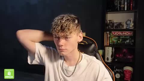 Snapshot of kirill_20_cm chatting on 11/21/25, 01:21 Kirill and Andrey online show from 11/21/25, 01:21