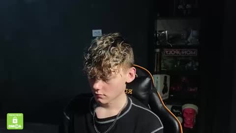 Snapshot of kirill_20_cm chatting on 11/25/25, 01:55 Kirill and Andrey online show from 11/25/25, 01:55