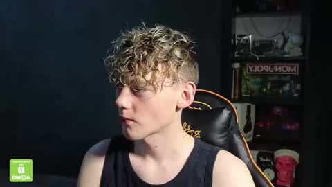 Snapshot of kirill_20_cm chatting on 11/26/25, 05:47 Kirill and Andrey online show from 11/26/25, 05:47