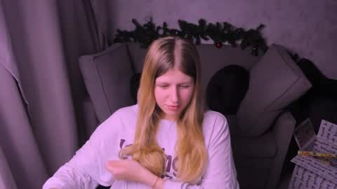 Kira online show from 12/22/24, 10:25