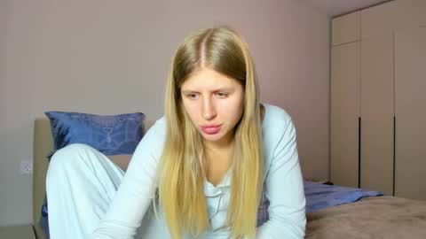 Kira online show from 10/24/25, 05:53