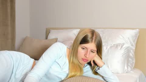 Kira online show from 01/15/26, 07:06