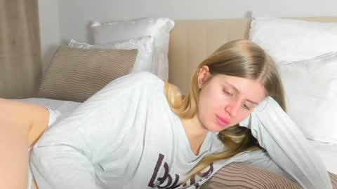 Kira online show from 04/05/26, 09:34