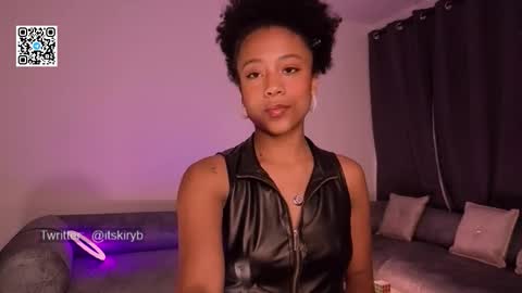 Snapshot of kiry_blossom chatting on 11/30/25, 06:06 See you in a few minutes today December 1st. online show from 11/30/25, 06:06