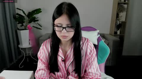 Kisa  online show from 04/08/26, 10:15