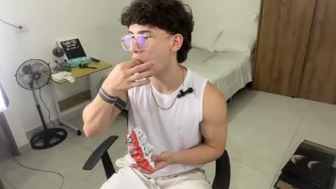 Snapshot of kisan_smith chatting on 02/24/25, 02:08 Kisan online show from 02/24/25, 02:08