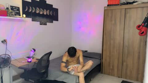 Snapshot of kisan_smith chatting on 10/25/25, 03:03 Kisan online show from 10/25/25, 03:03