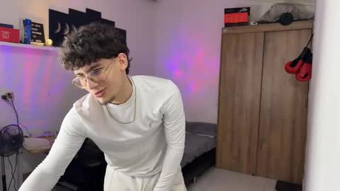 Snapshot of kisan_smith chatting on 11/21/25, 01:48 Kisan online show from 11/21/25, 01:48