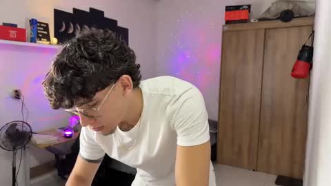 Snapshot of kisan_smith chatting on 11/24/25, 02:00 Kisan online show from 11/24/25, 02:00