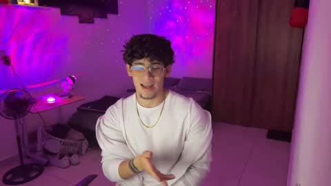 Snapshot of kisan_smith chatting on 12/17/25, 03:12 Kisan online show from 12/17/25, 03:12