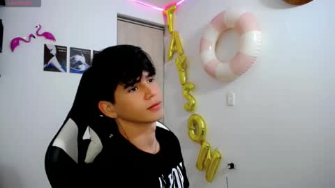 Snapshot of kiss_whitee chatting on 09/12/25, 12:33 kiss_whitee online show from 09/12/25, 12:33