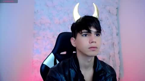 Snapshot of kiss_whitee chatting on 10/19/25, 04:29 kiss_whitee online show from 10/19/25, 04:29