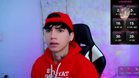 Snapshot of kiss_whitee chatting on 12/15/25, 11:36 kiss_whitee online show from 12/15/25, 11:36