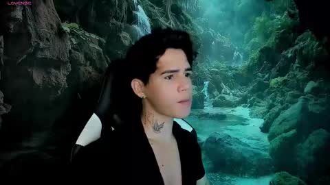 Snapshot of kiss_whitee chatting on 02/17/26, 01:35 kiss_whitee online show from 02/17/26, 01:35