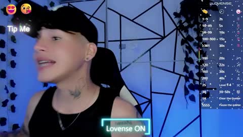 kiss_whitee online show from 05/27/26, 06:32