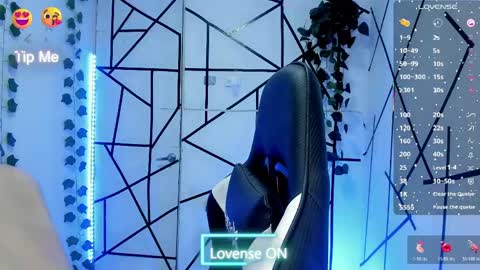 kiss_whitee online show from 06/01/26, 12:34