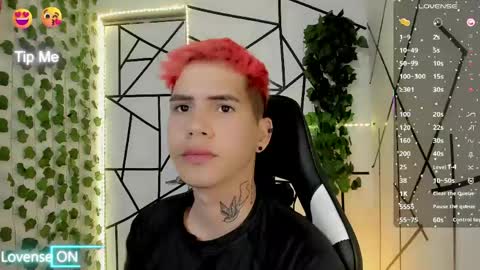 kiss_whitee online show from 06/05/26, 07:58