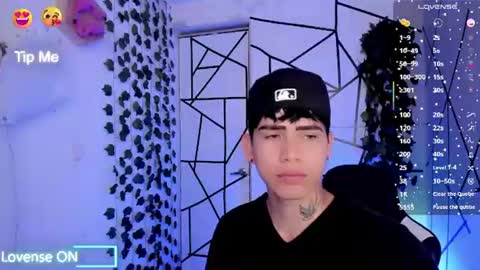 kiss_whitee online show from 08/05/26, 05:49