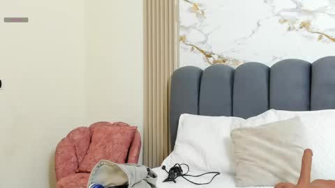 Sara online show from 04/16/26, 10:49