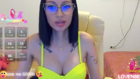 kisssnicol online show from 10/26/25, 04:46