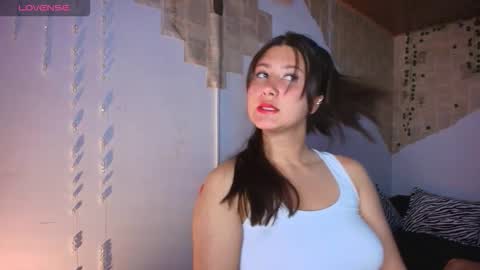 Snapshot of kisstarxxx chatting on 09/25/25, 05:44 Helena and Brad online show from 09/25/25, 05:44