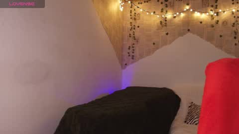 Snapshot of kisstarxxx chatting on 11/22/25, 03:16 Helena and Brad online show from 11/22/25, 03:16