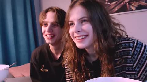 Snapshot of kitkatsweetspot chatting on 12/15/25, 07:51 kitkatsweetspot online show from 12/15/25, 07:51