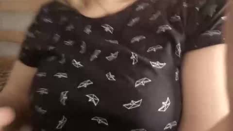 Snapshot of kitsuneniki chatting on 02/14/26, 06:26 kitsuneniki online show from 02/14/26, 06:26