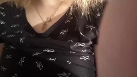 Snapshot of kitsuneniki chatting on 02/16/26, 05:53 kitsuneniki online show from 02/16/26, 05:53