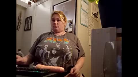 Kitten and rebellious online show from 02/21/25, 08:05