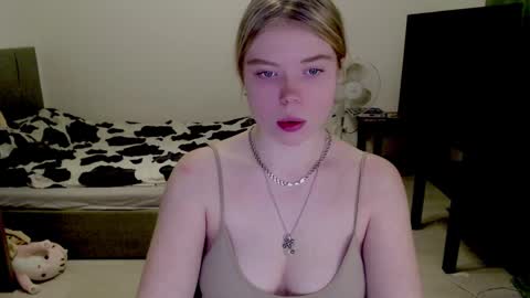 Jennyblonde and Emmabrunette online show from 12/06/24, 01:22