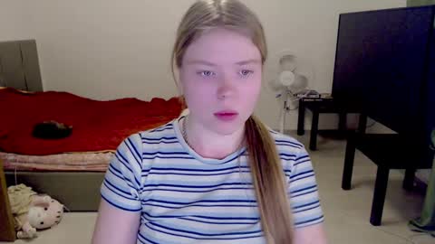 Jennyblonde and Emmabrunette online show from 02/09/25, 09:39