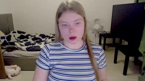 Jennyblonde and Emmabrunette online show from 02/21/25, 09:54