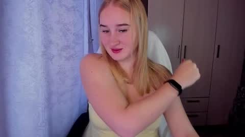 kitten_sun online show from 10/12/25, 02:54