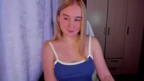 kitten_sun online show from 10/18/25, 02:36