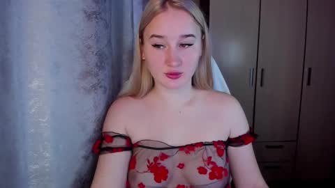 kitten_sun online show from 10/30/25, 03:08