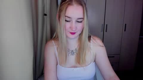 kitten_sun online show from 02/19/26, 03:13