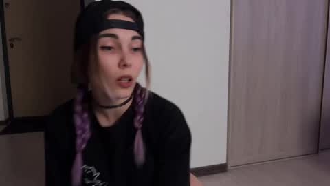 Snapshot of kittie_bear chatting on 02/12/25, 05:16 Veronica online show from 02/12/25, 05:16