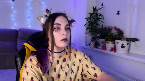 Snapshot of kittie_bear chatting on 10/31/25, 01:01 Veronica online show from 10/31/25, 01:01