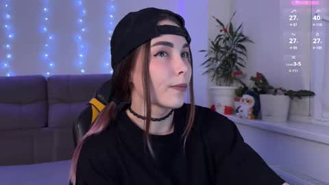 Snapshot of kittie_bear chatting on 12/04/25, 01:59 Veronica online show from 12/04/25, 01:59