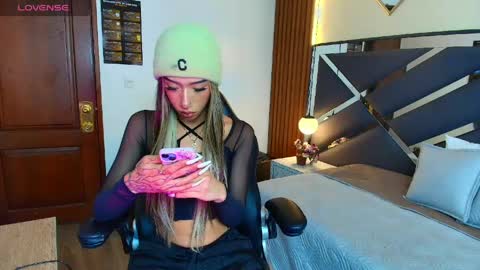 Snapshot of kittie_vixen chatting on 04/25/26, 07:55 Kittie Vixen online show from 04/25/26, 07:55