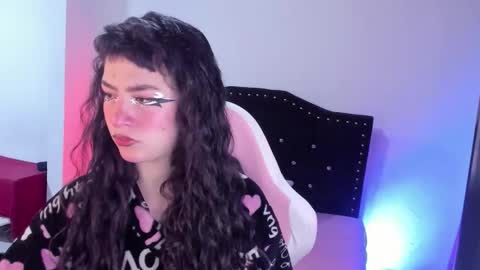 kitty__chs online show from 12/18/25, 11:27