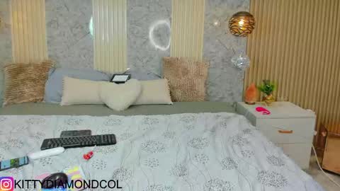 kitty__diamond_ online show from 04/19/26, 03:06